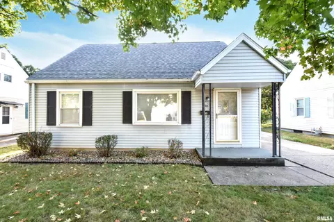 3011 N St Philomena Ct, Peoria, IL 61604