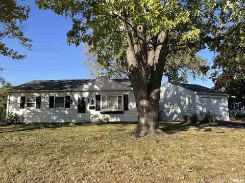 937 W Willow Ln, Peoria, IL 61614