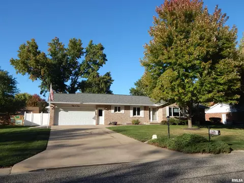 53 Forestview Rd, Morton, IL 61550