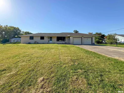 157 Seaton Ln, Washington, IL 61571