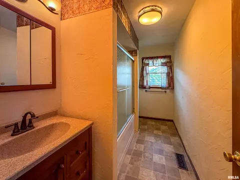 1002 E Gift Ave, Peoria, IL 61603 photo 18