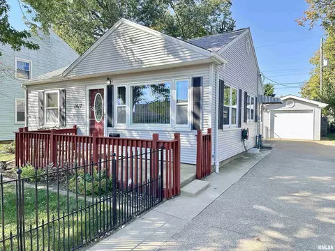 1417 Earl St, Pekin, IL 61554