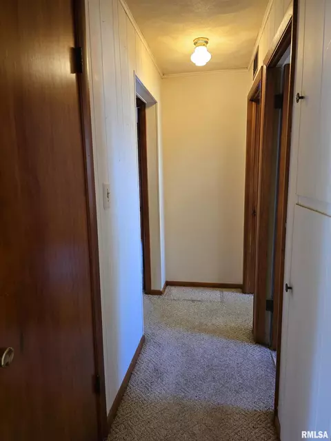 Entry Way - 285 Iris Ct, Canton, IL 61520 photo 1 of 1