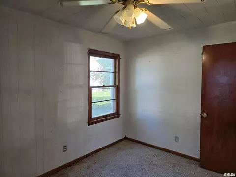 Bedroom - 285 Iris Ct, Canton, IL 61520 photo 6 of 7