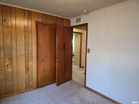 Bedroom - 285 Iris Ct, Canton, IL 61520 photo 2 of 7