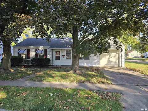 Exterior - 285 Iris Ct, Canton, IL 61520 photo 3 of 8