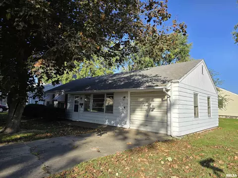 Exterior - 285 Iris Ct, Canton, IL 61520 photo 2 of 8