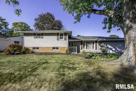 207 E Maywood St, Morton, IL 61550