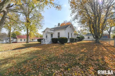 605 3rd St, Lincoln, IL 62656