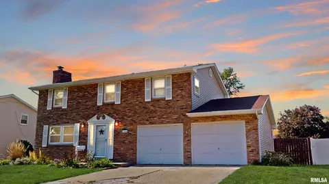 704 Devonshire Rd, Washington, IL 61571 photo 2