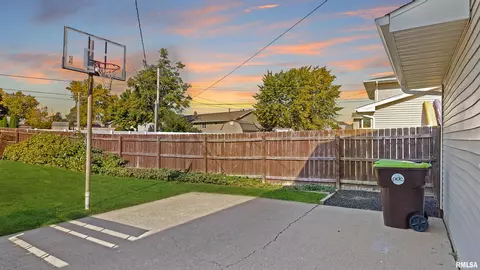 704 Devonshire Rd, Washington, IL 61571 photo 10