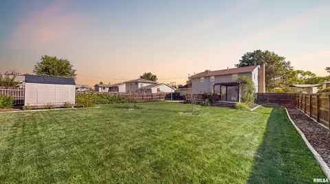 704 Devonshire Rd, Washington, IL 61571 photo 8
