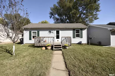 306 2nd St, South Pekin, IL 61564