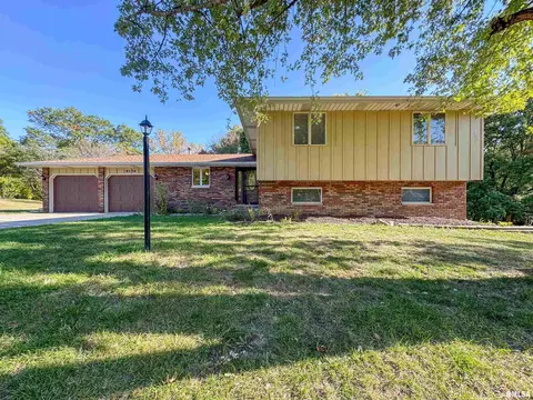 6114 S Navajo Dr, Peoria, IL 61607