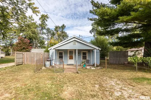 1413 Norman Dr, Pekin, IL 61554