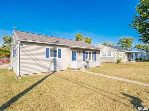 1401 Bellaire St, Pekin, IL 61554
