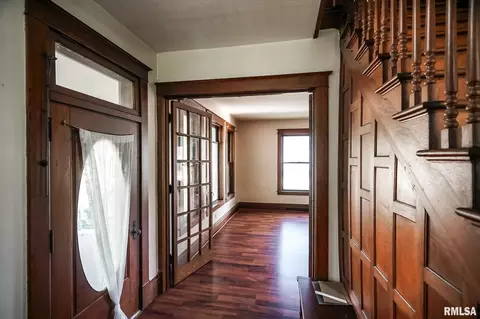 Entry Way - 601 Edward St, Henry, IL 61537 photo 3 of 6