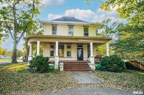 601 Edward St, Henry, IL 61537