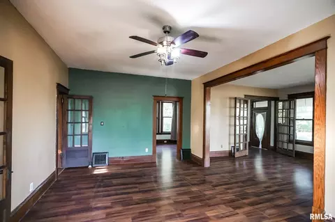 Living - 601 Edward St, Henry, IL 61537 photo 8 of 9