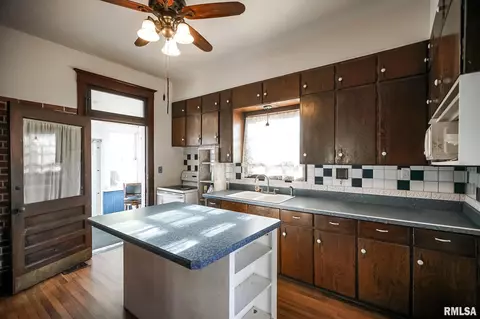 Kitchen - 601 Edward St, Henry, IL 61537 photo 4 of 7