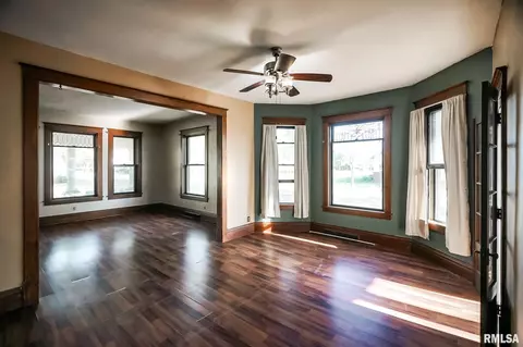 Living - 601 Edward St, Henry, IL 61537 photo 7 of 9