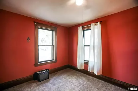 Bedroom - 601 Edward St, Henry, IL 61537 photo 3 of 14