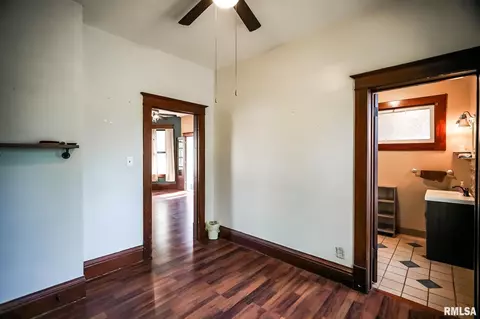 Entry Way - 601 Edward St, Henry, IL 61537 photo 6 of 6