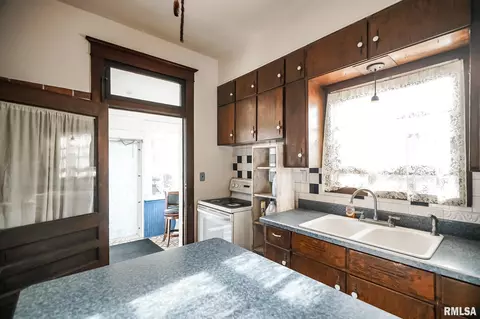 Kitchen - 601 Edward St, Henry, IL 61537 photo 6 of 7