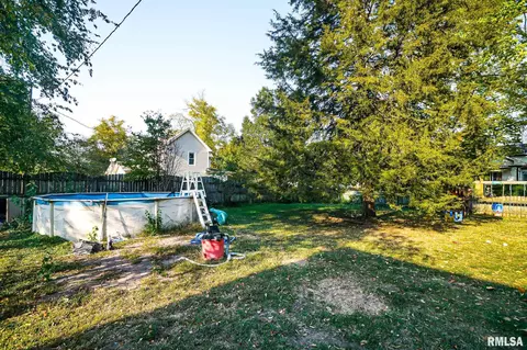 Exterior - 601 Edward St, Henry, IL 61537 photo 14 of 20