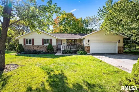 119 Chestnut Dr, Morton, IL 61550