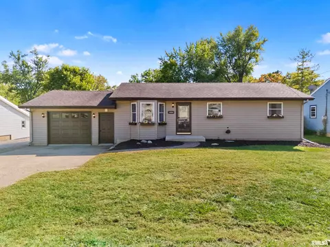 1406 E Valley Shore Dr, Peoria, IL 61615