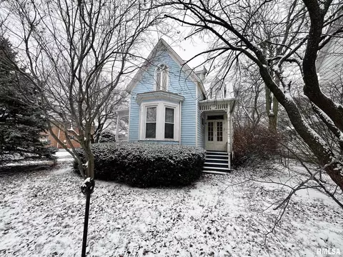 914 N Douglas St, Peoria, IL 61606