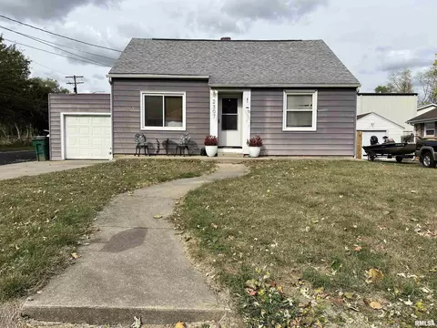 2307 W Herold Ave, West Peoria, IL 61604