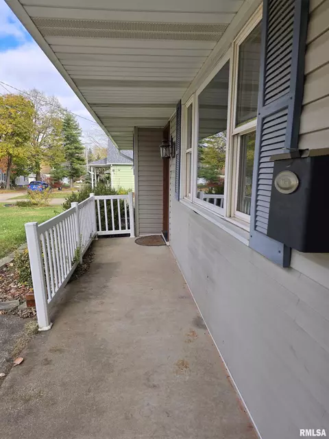 435 Dean Ct, Canton, IL 61520 photo 5