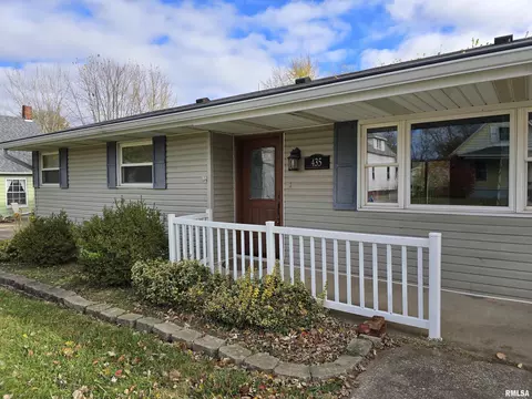 435 Dean Ct, Canton, IL 61520 photo 4