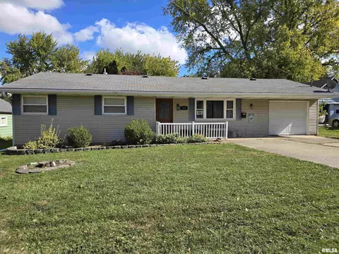 435 Dean Ct, Canton, IL 61520 photo 2