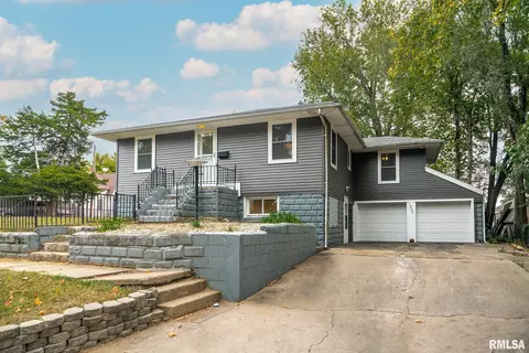 1500 S 5th St, Pekin, IL 61554