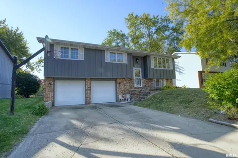 1518 W Kingsway Dr, Peoria, IL 61614