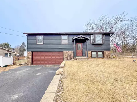 14839 N Gardenland Dr, Chillicothe, IL 61523