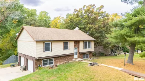 5 Stratford St, Mackinaw, IL 61755