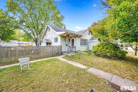 800 Oxford Ave, Pekin, IL 61554