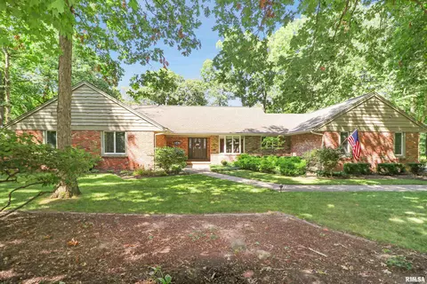 341 W Ravinwoods Rd, Peoria, IL 61614