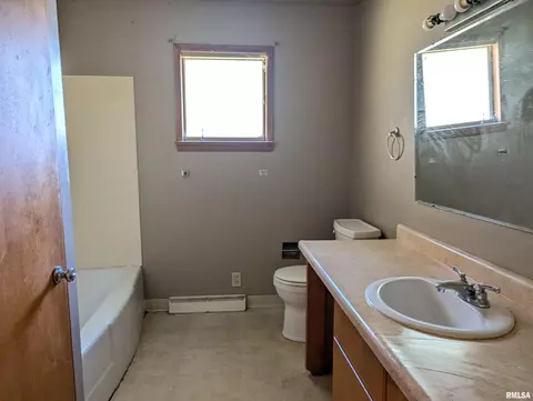 501 E 7th St, Delavan, IL 61734 photo 18