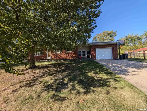 501 E 7th St, Delavan, IL 61734 photo 8