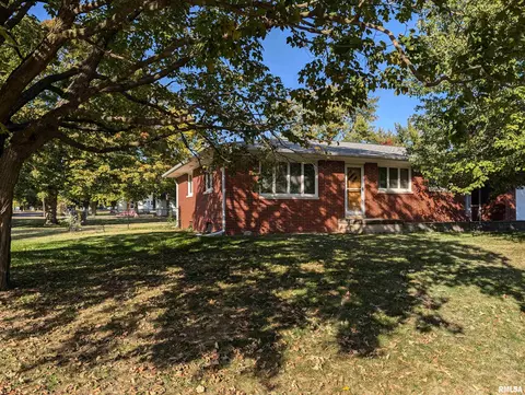 501 E 7th St, Delavan, IL 61734 photo 6