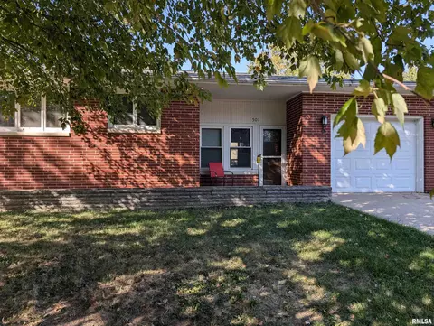 501 E 7th St, Delavan, IL 61734 photo 2
