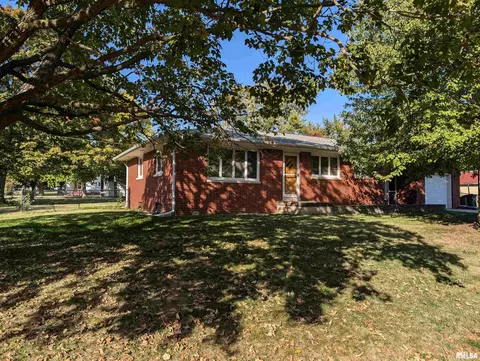 501 E 7th St, Delavan, IL 61734 photo 3