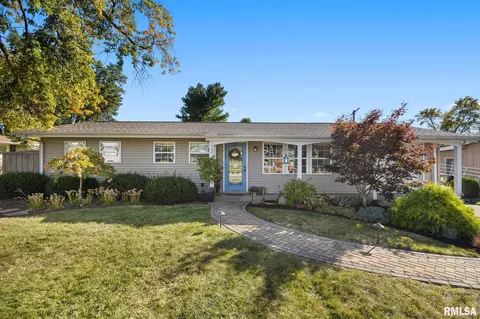 1304 Bobolink Dr, Washington, IL 61571