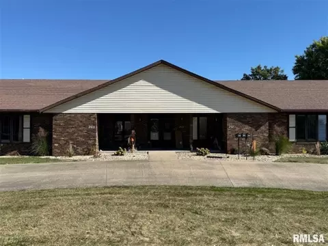 2103 Maple Ave, Macomb, IL 61455
