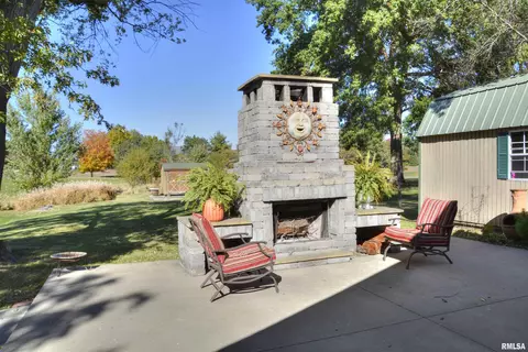 1022 E Oak St, Macomb, IL 61455 photo 4